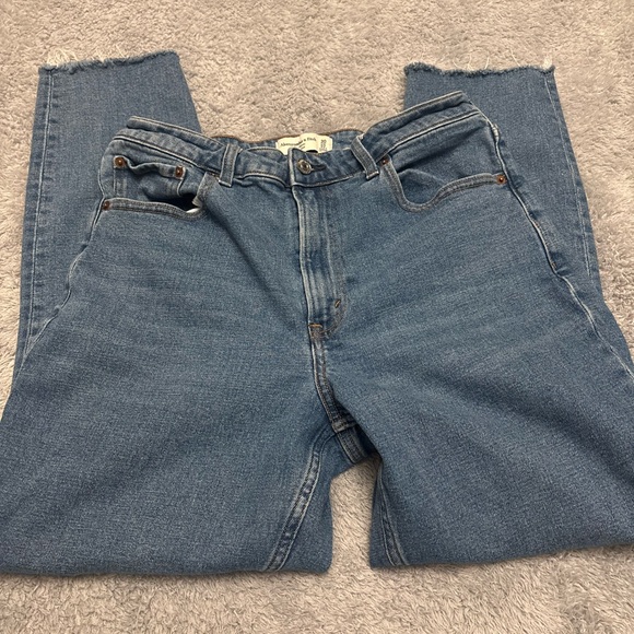 Abercrombie & Fitch Women's Skinny Jeans in Medium Blue Denim - Picture 2 of 4